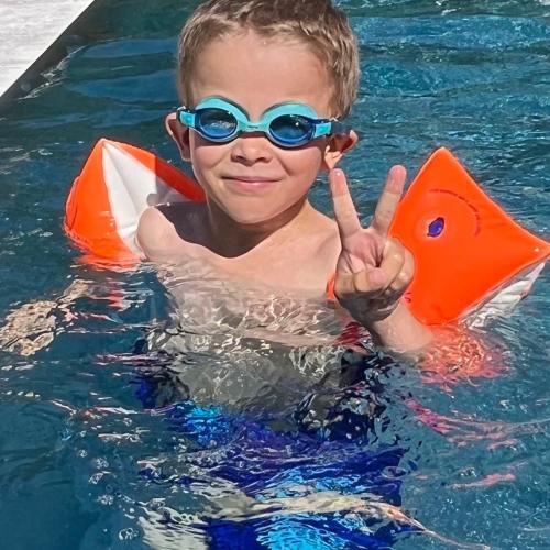 Schwimmen im Freibad Häselgehr