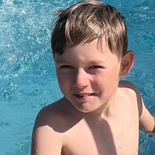 Schwimmen im Freibad Häselgehr