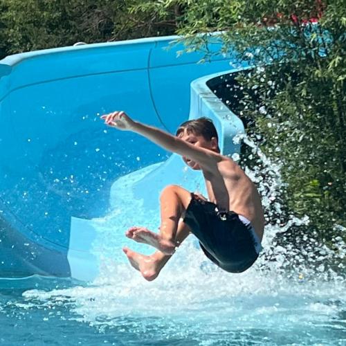 Schwimmen im Freibad Häselgehr