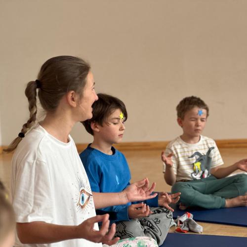 Kinderyoga mit Oksana