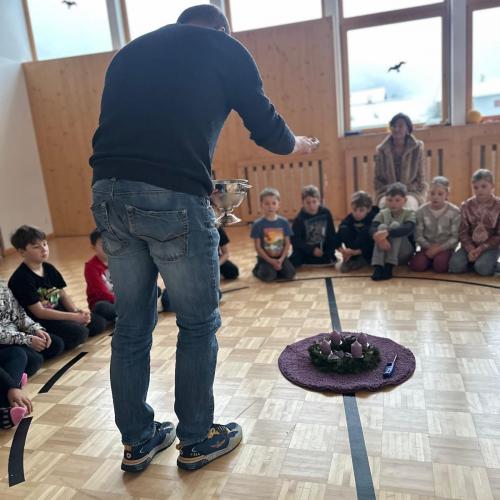 Adventkranzweihe in der Schule