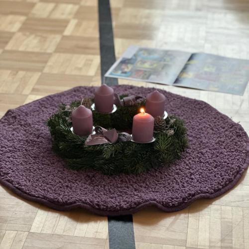 Adventkranzweihe in der Schule