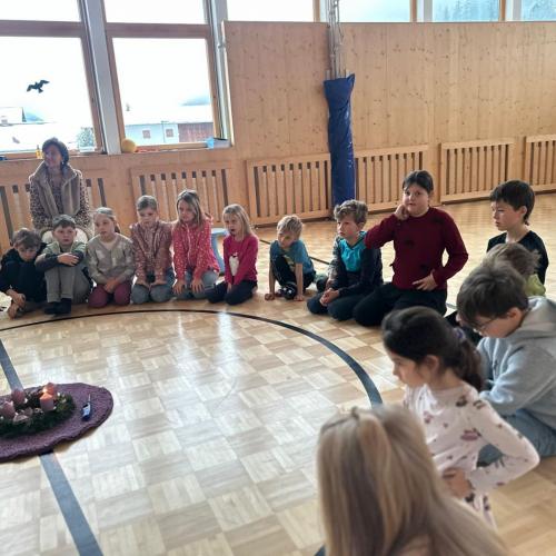 Adventkranzweihe in der Schule